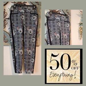 Flirtatious Floral Skinny Pants - Black & Gray. NWOT Size 5